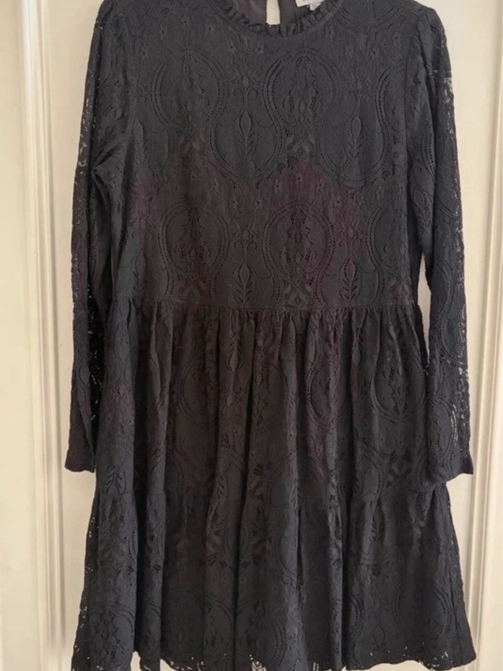 Molly Bracken Black Lace Tiered Long-Sleeve Dress